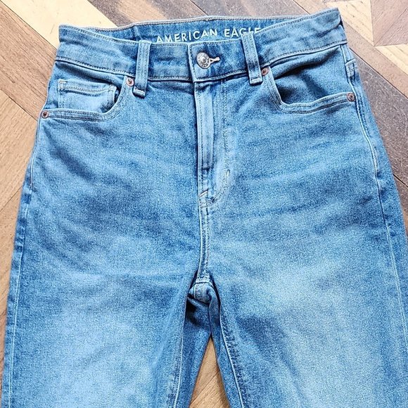 American Eagle Outfitters Light Wash "Mom Jean" Size 0 - Picture 5 of 16